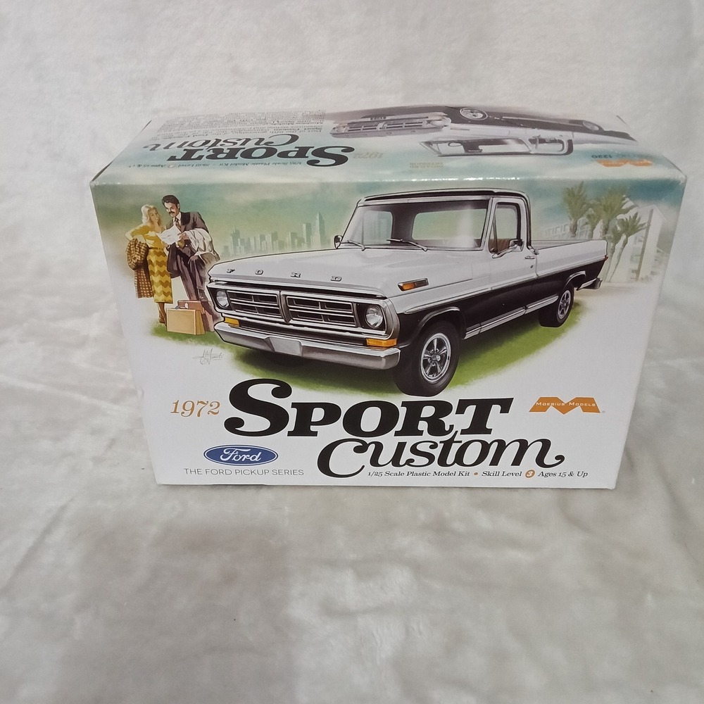 Moebius Models 1972 Ford Sport Custom Pickup 1/25 Scale Model Kit 1220 V8 Engine